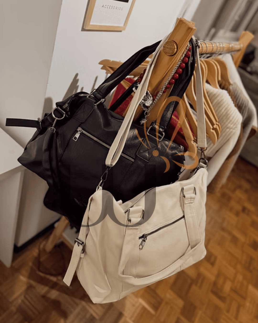Bolsa Feminina Grande em Couro Carla