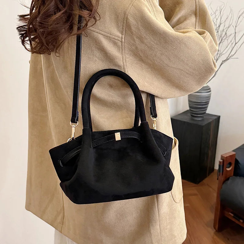 Bolsa Feminina Camurça Lorena Sofisticação Atemporal