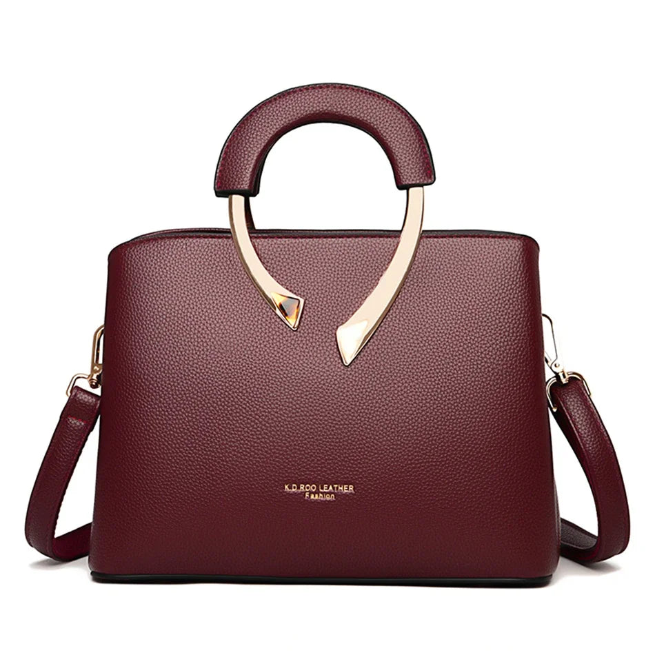 Bolsa Feminina em Couro Clássica com Funcionalidade Silvia