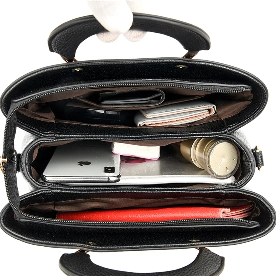 Bolsa Feminina em Couro Clássica com Funcionalidade Silvia