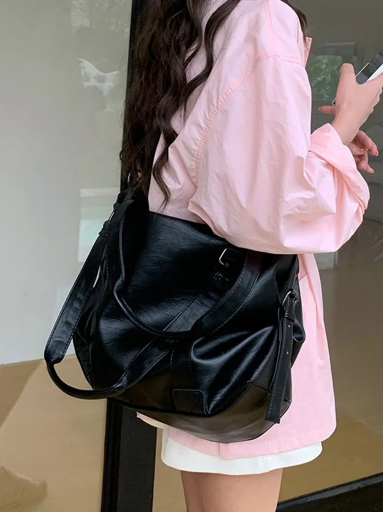 Bolsa Feminina Grande em Couro Carla