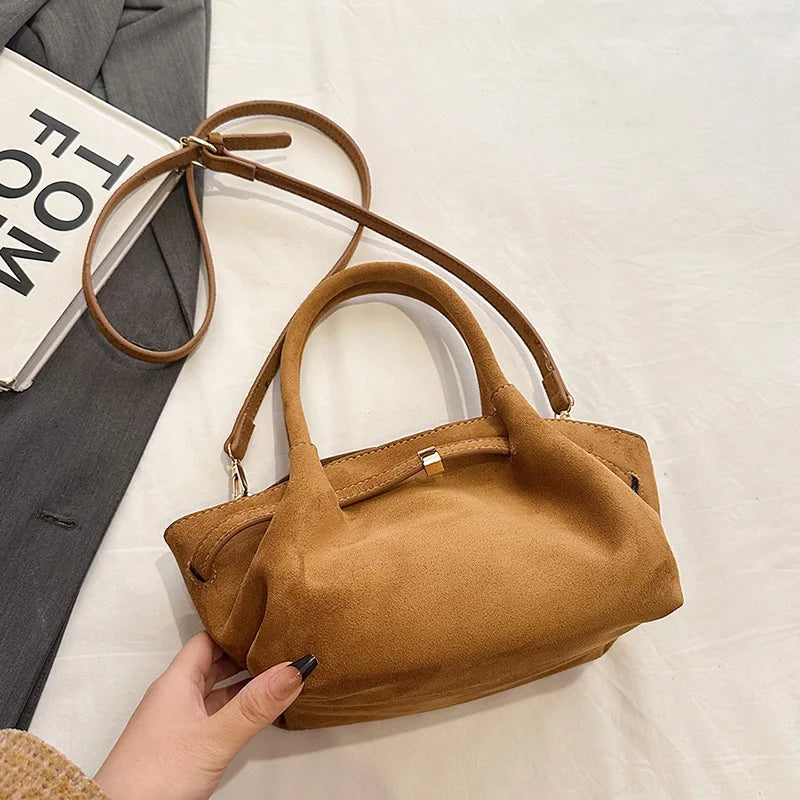 Bolsa Feminina Camurça Lorena Sofisticação Atemporal