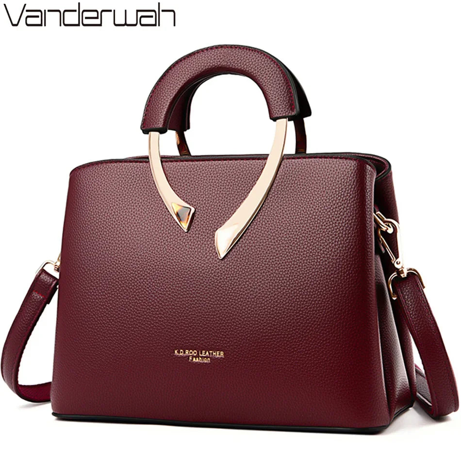 Bolsa Feminina em Couro Clássica com Funcionalidade Silvia