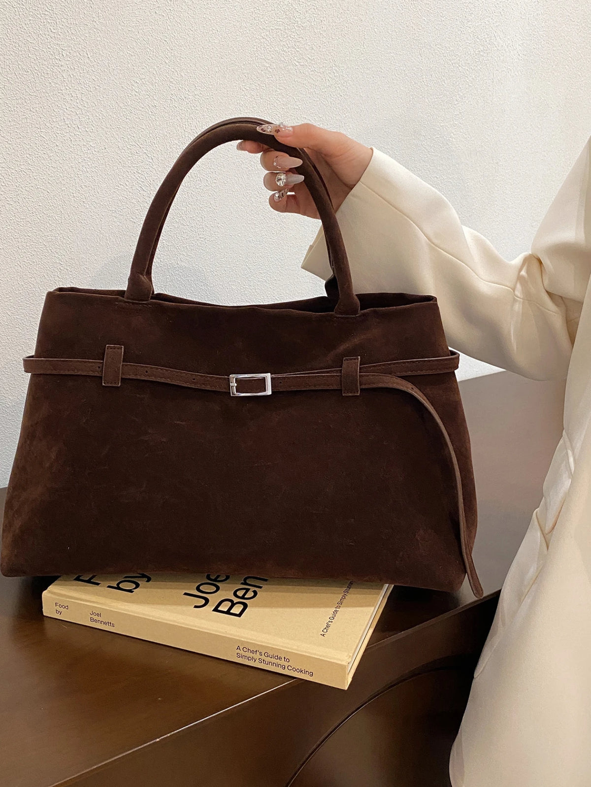 Bolsa Camurça Estilo e Espaço no Dia a Dia Valentina