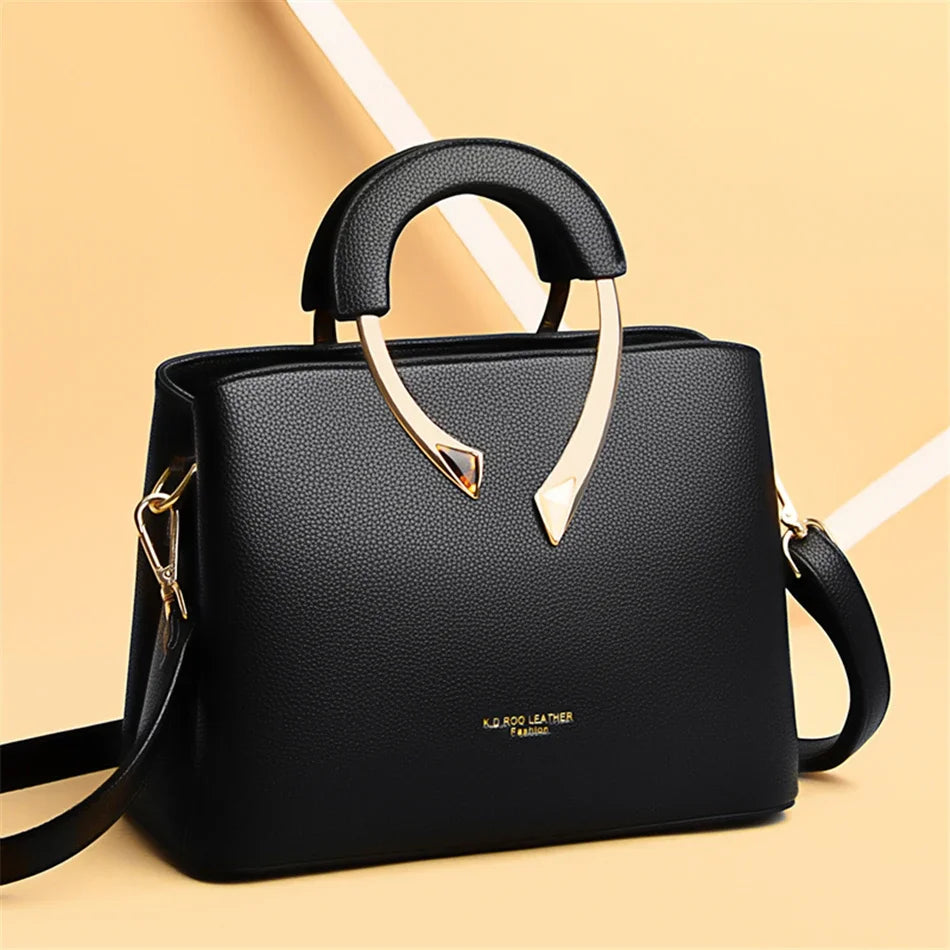 Bolsa Feminina em Couro Clássica com Funcionalidade Silvia