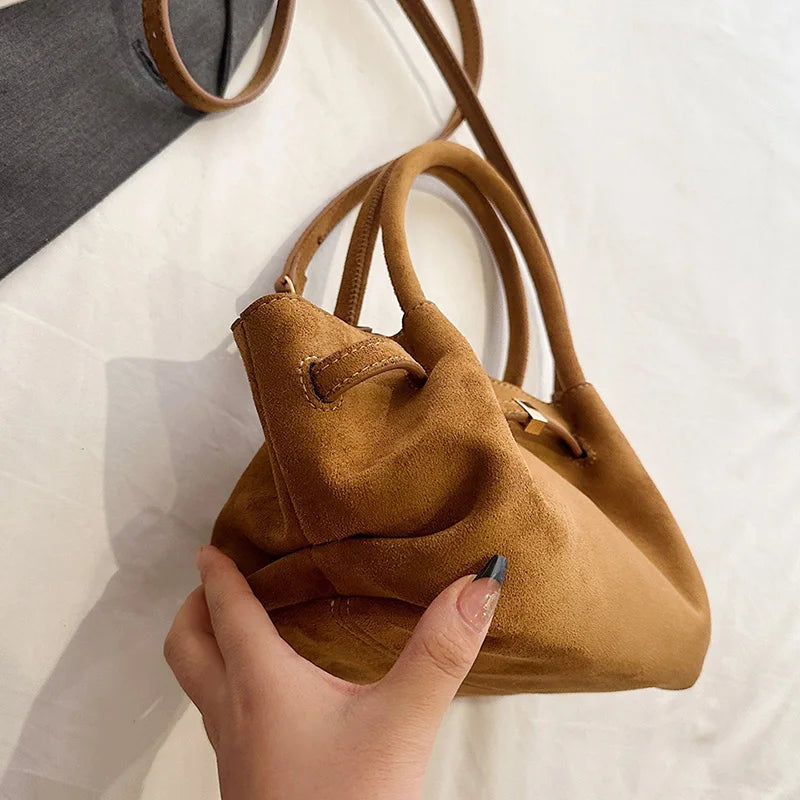 Bolsa Feminina Camurça Lorena Sofisticação Atemporal