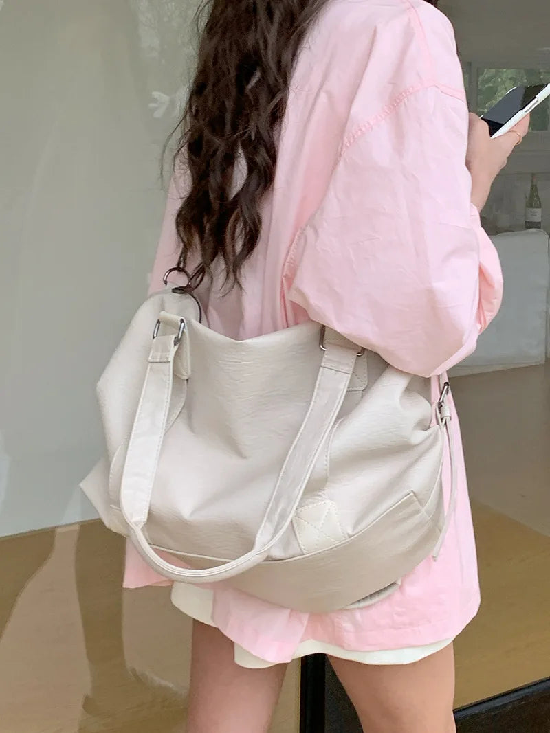 Bolsa Feminina Grande em Couro Carla