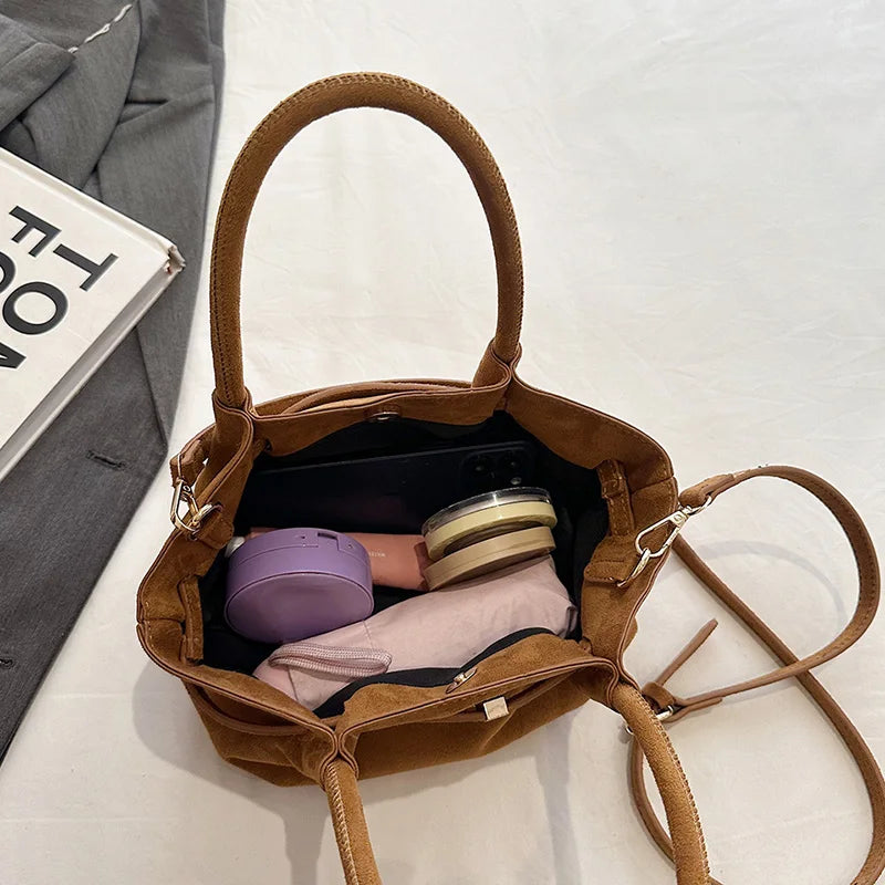 Bolsa Feminina Camurça Lorena Sofisticação Atemporal