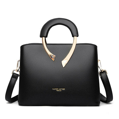 Bolsa Feminina em Couro Clássica com Funcionalidade Silvia