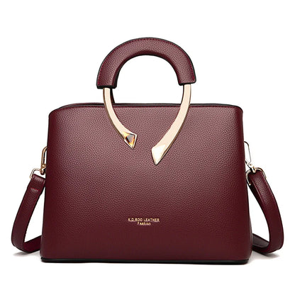 Bolsa Feminina em Couro Clássica com Funcionalidade Silvia