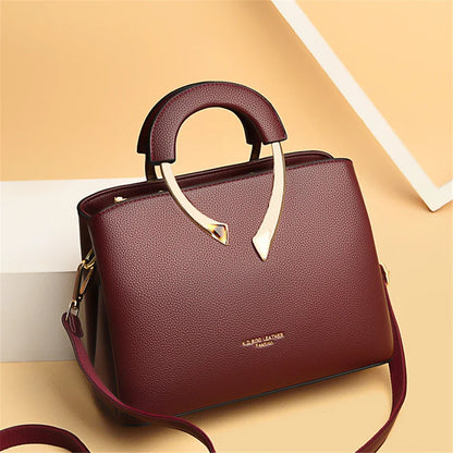 Bolsa Feminina em Couro Clássica com Funcionalidade Silvia