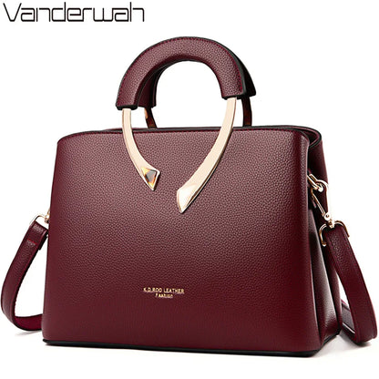 Bolsa Feminina em Couro Clássica com Funcionalidade Silvia