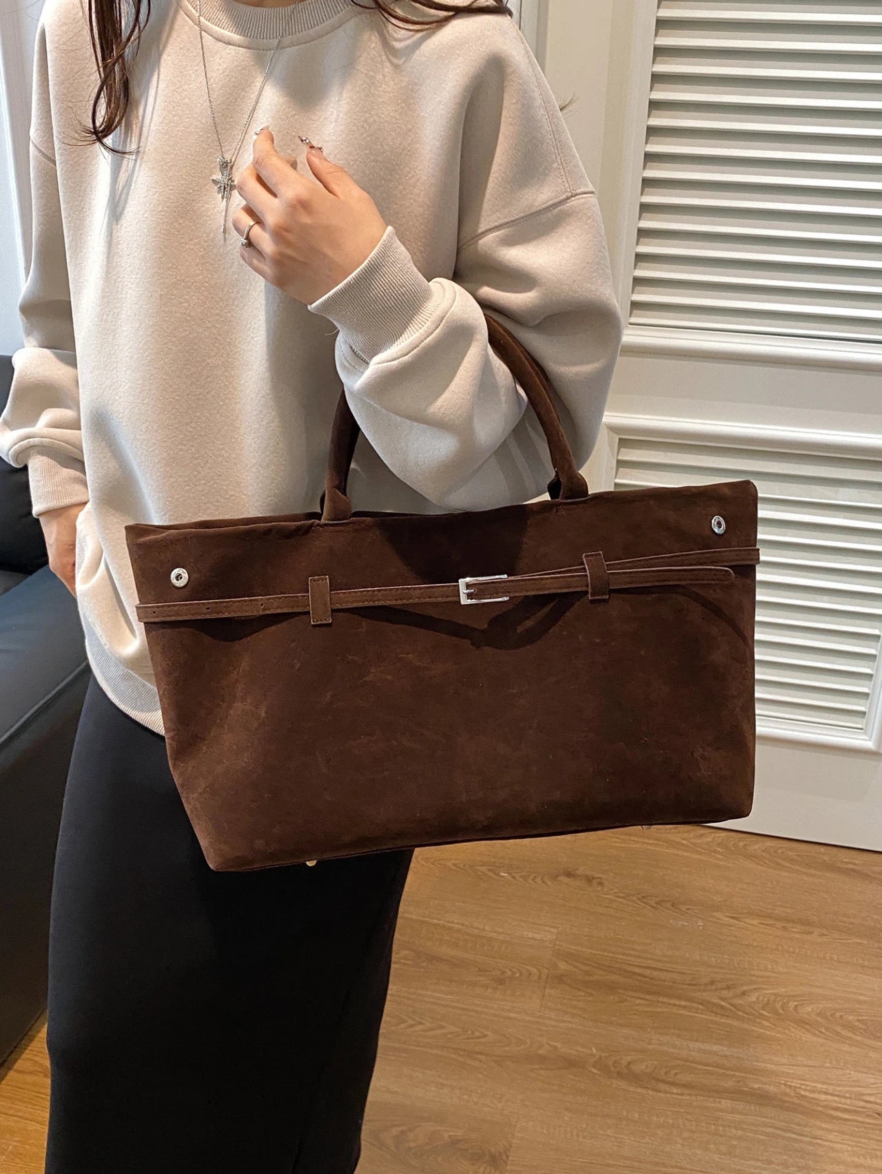 Bolsa Camurça Estilo e Espaço no Dia a Dia Valentina
