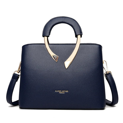Bolsa Feminina em Couro Clássica com Funcionalidade Silvia